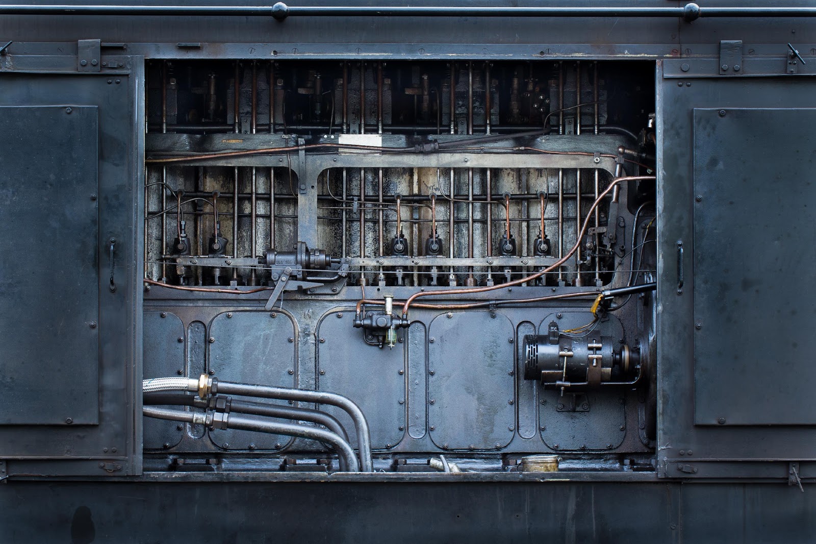 When to use Stainless Steel Pipe vs. Hose for Your Assembly